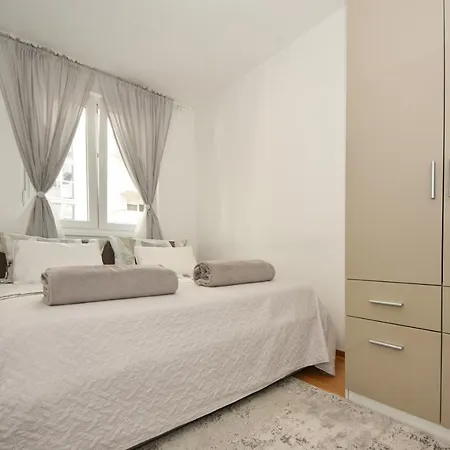 Apartman City La Luna - Happy