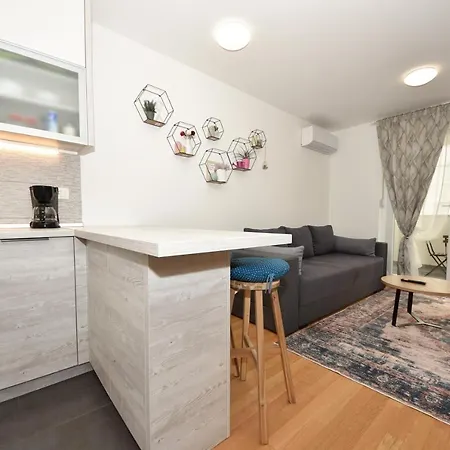 Apartman City La Luna - Happy *